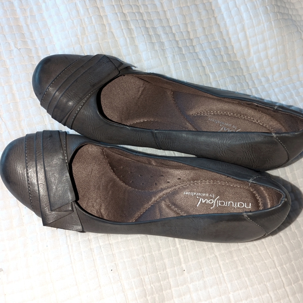 Grey dress shoes